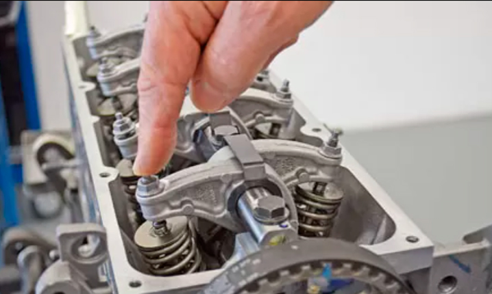 Quando Fazer a Regulagem de Válvulas: Sinais, Benefícios e Por que Escolher a Retífica Motores Curitiba